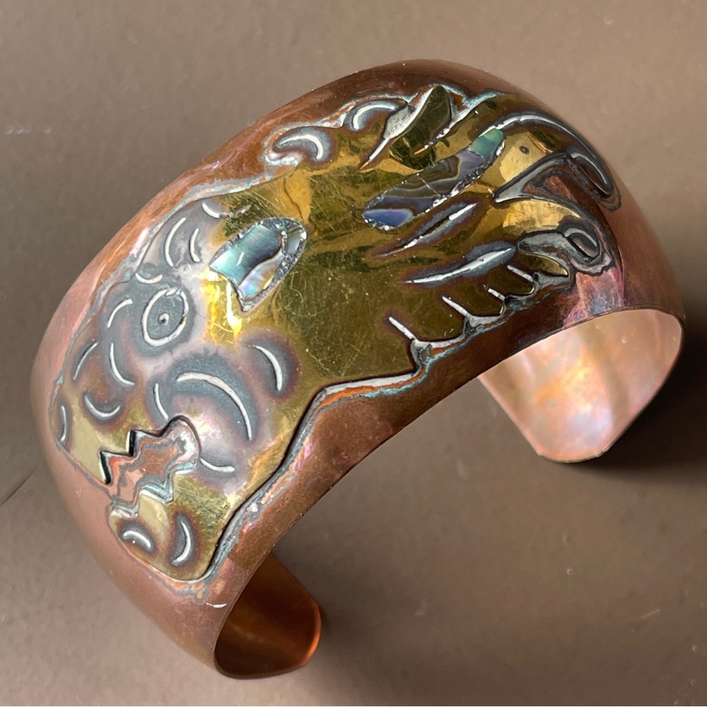 Vintage Dragon copper and brass cuff bracelet with abalone inlay - Picture 3 of 12